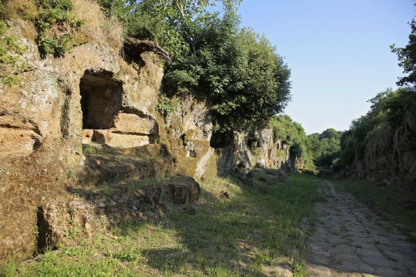 Camminare nella storia: la Via Amerina e la Via Cava Fantibassi