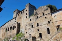 I tre castelli di Faleria, tra forre e fitti boschi