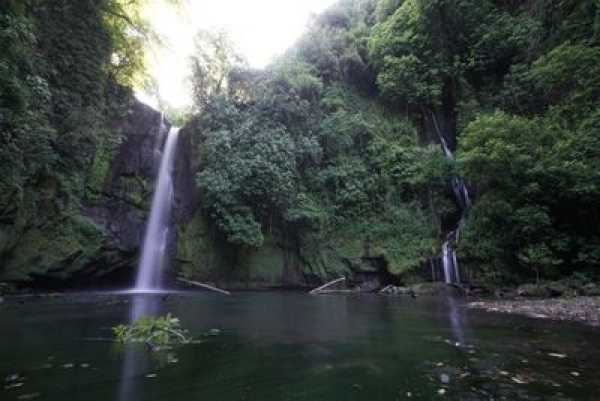 Di Forra in Forra, panorami tra vie cave e cascate