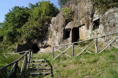 Alla scoperta dell&#039;insediamento rupestre di Palazzolo