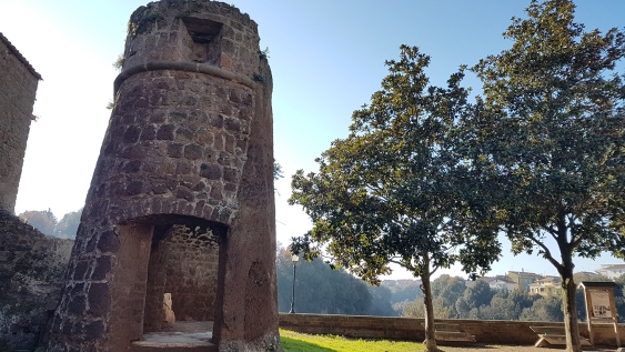 Torrione della Rocca Farnese a Corchiano